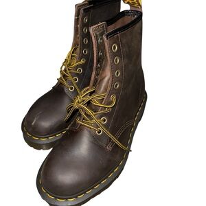 Classic Dr. Martens 1460 brown leather lace-up boots. NWOT. Men’s US 8